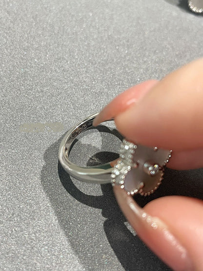 [⭐JeweliWhal]CLOVER SILVER MOP DIAMOND RING