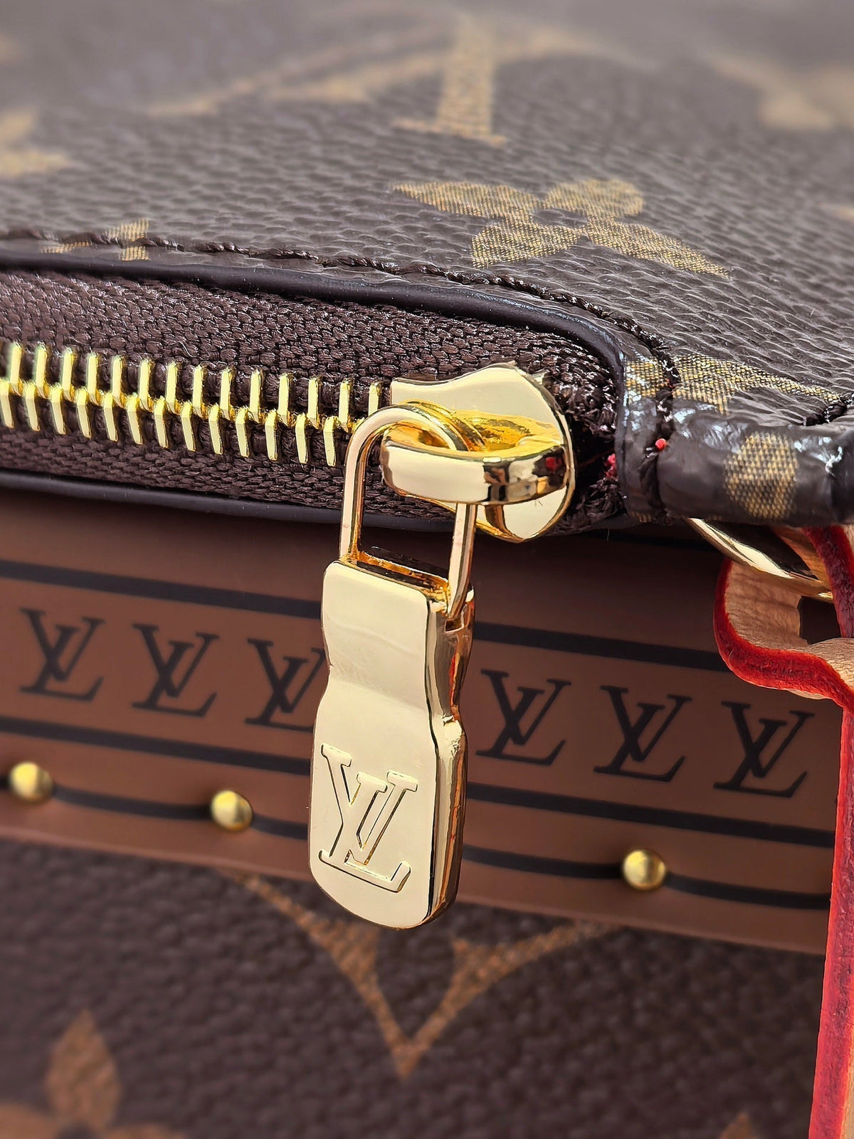 LV 25S NEVERFULL 31 IN DARK BROWN MONOGRAM CHERRY LEATHER TRIM GOLD HARDWARE