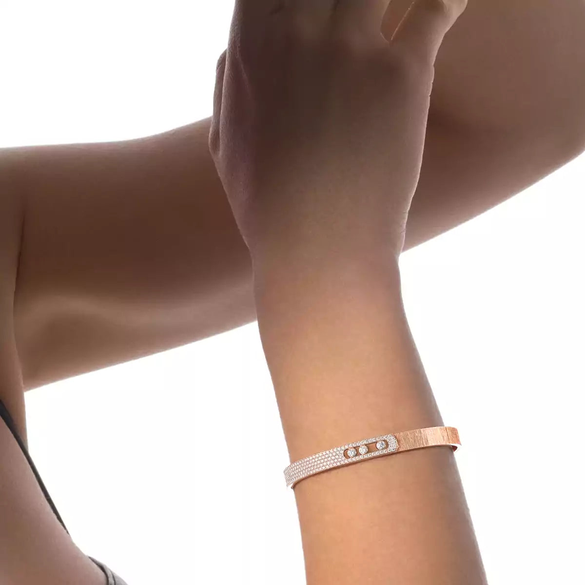 [⭐JeweliWhal]Move Noa Ciselé half pavé bangle